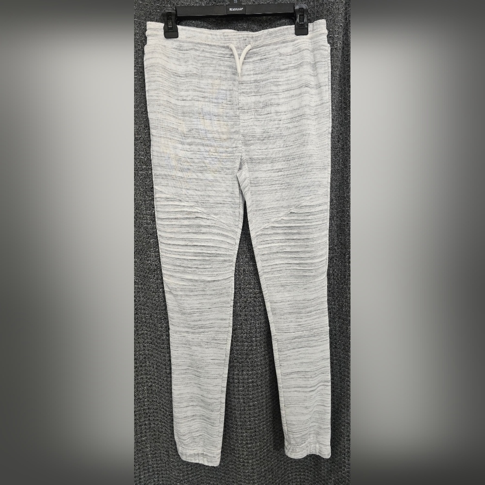 Gray Textured Leggings with Horizontal Ribbing